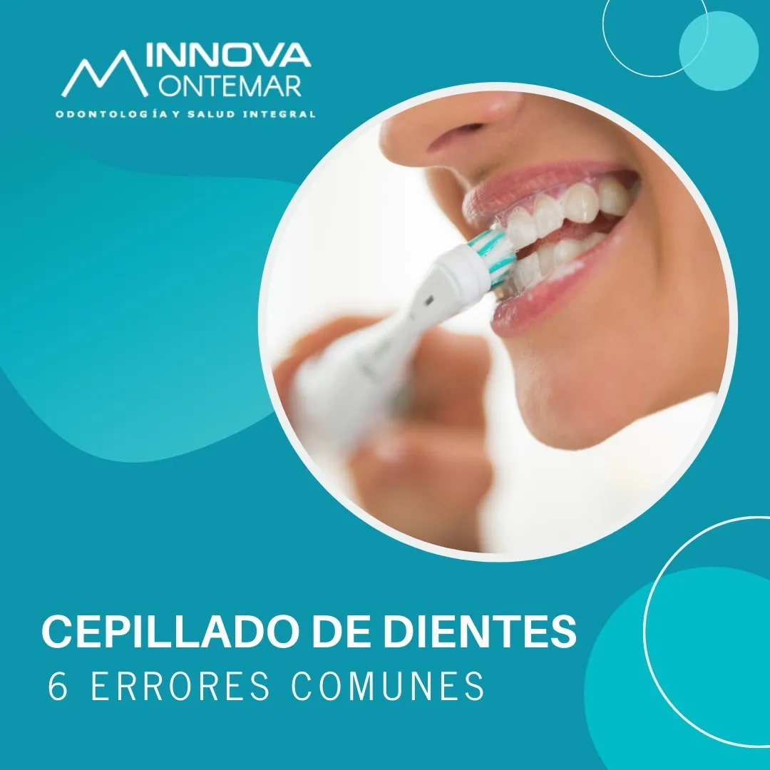 imagen de mujer cepillando sus dientes con cepillo dental eléctrico